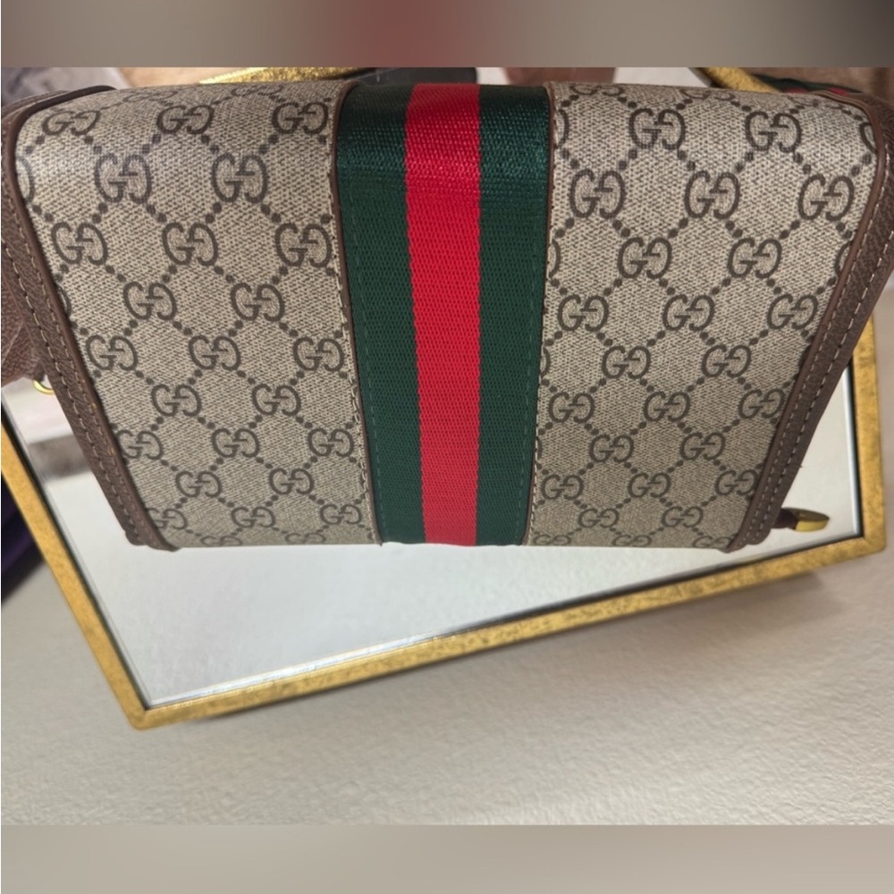 Small Gucci GG INSPIRED Crossbody with Brown Trim and Green-Red Web - Picture 3 of 5